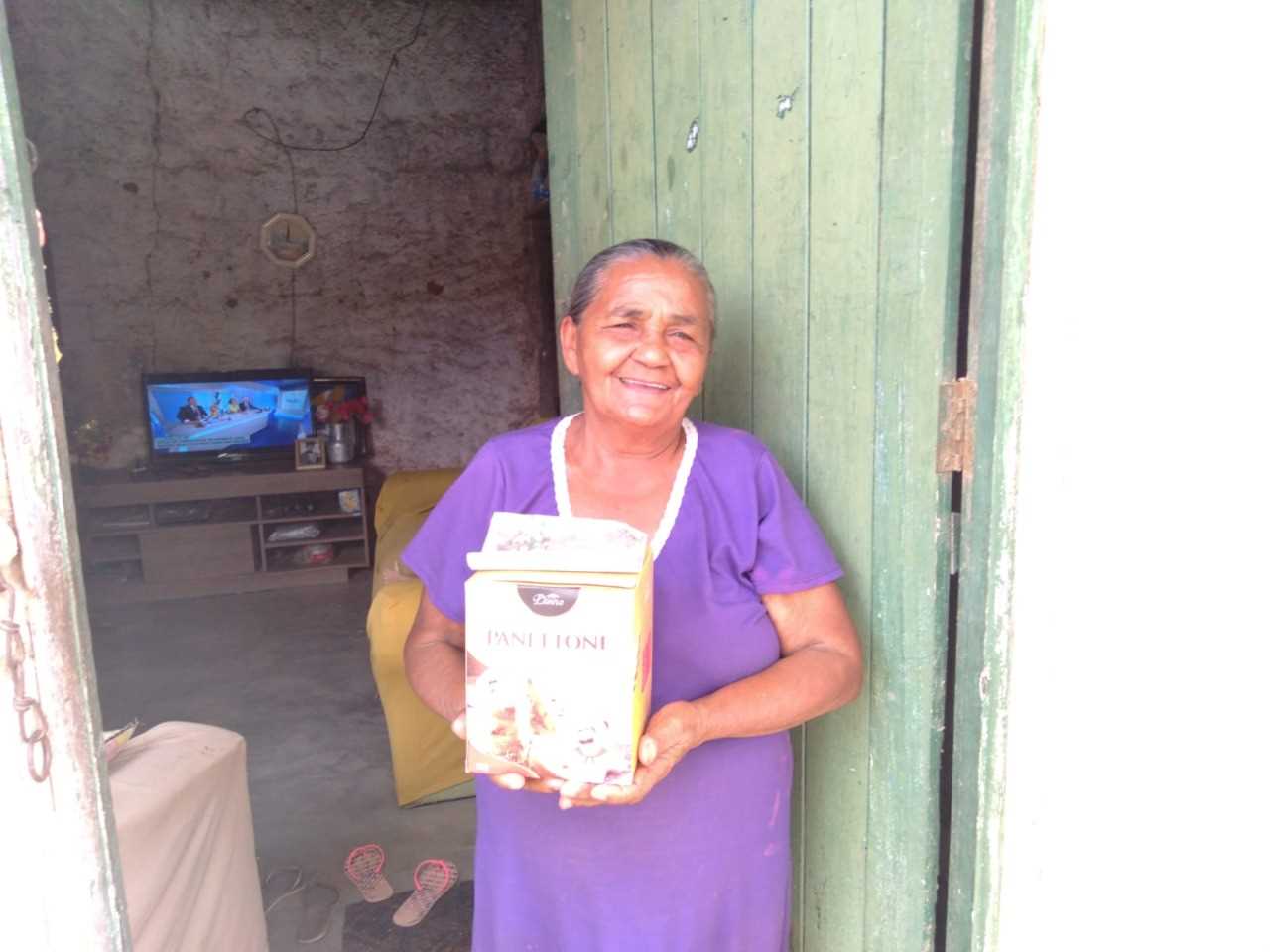 Camacã: Secretaria de Assistência Social distribui Panettone para os idosos